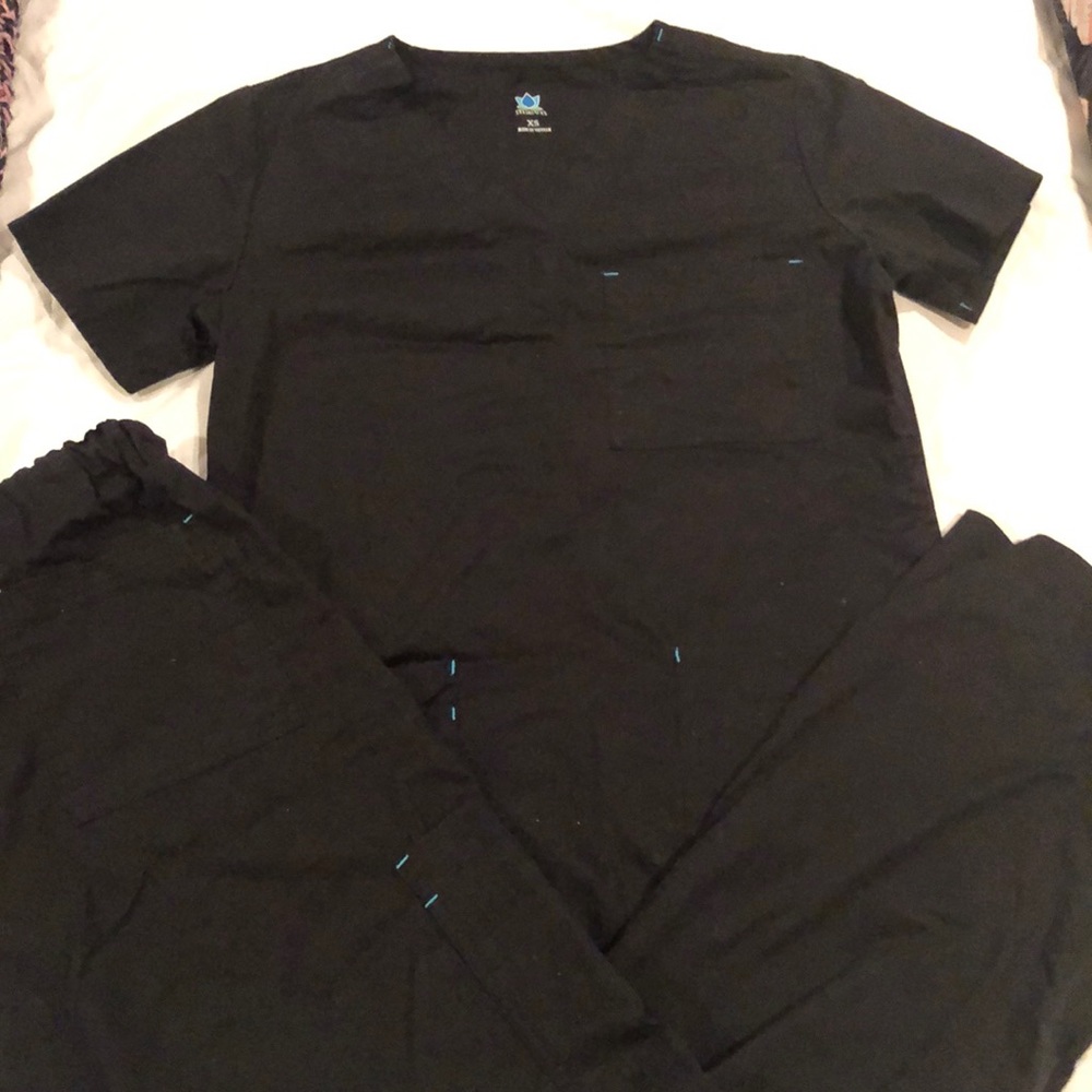 Maevn Black scrub set